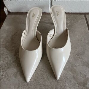 Zara Women's Off-White Pointed Mules